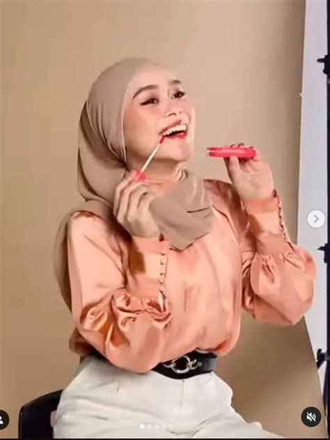 7 Potret Lesti Kejora Yang Tuai Kritik Karena Gaya Hijabnya