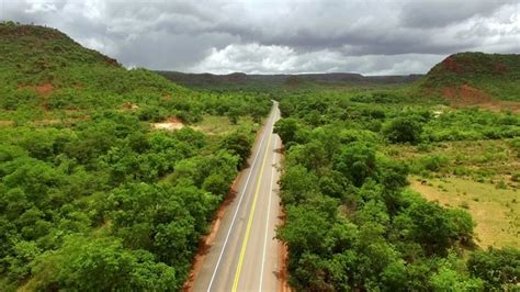 DNIT entrega 51 Km de alargamento de pista e conservação na BR 135 PI