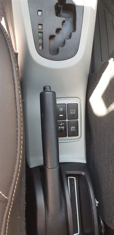 Подключили подогревы сидений. — Toyota Prius C, 1,5 л, 2012 года ...