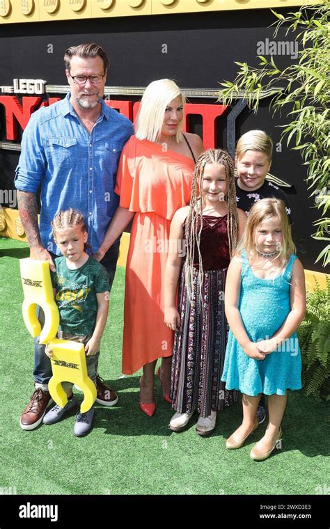 Tori Spelling Files Per Divorzio Da Dean Mcdermott Dopo 18 Anni Di