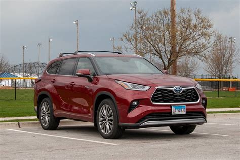 2020 Toyota Highlander Hybrid: What’s the Payback Time? | Cars.com