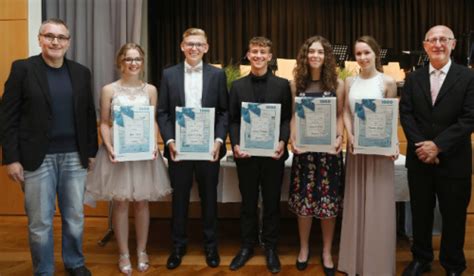 Fotopuzzle De Bei Der Abiturentlassfeier Des Gymnasiums Neustadt WN