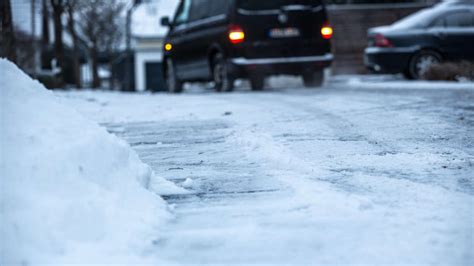 Autofahren bei Glätte Was im Winter bei Schnee und Eis auf den Straßen