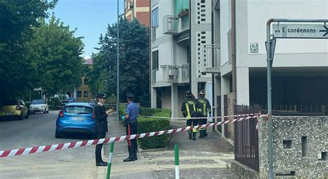 Padova Lite Tra Tre Persone Finisce A Coltellate Un Morto E Due