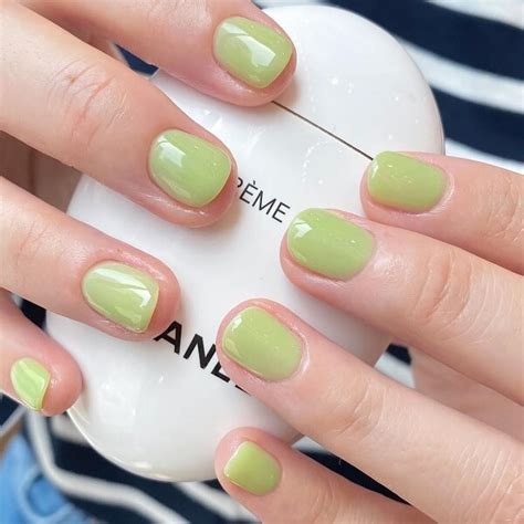 Pinterest Hot 100 Mẫu nail màu xanh pastel gợi ý cho phong cách cổ điển