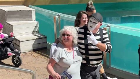 Tom The Famous Seaworld Mime Tom The Mime Youtube