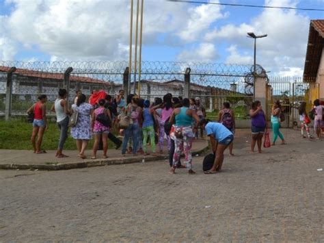 G1 Familiares protestam contra cancelamento de visitas em presídio