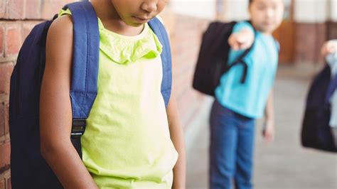 Bullying Na Escola Como Podem Os Pais Ajudar Os Filhos Cnn Portugal