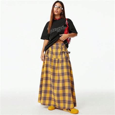 19 Stylish Plaid Skirt Outfits To Rock This Season