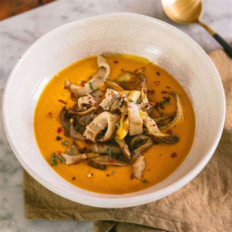 Crema Di Funghi Con Crostoni Di Pane All Aglio The Bluebird Kitchen