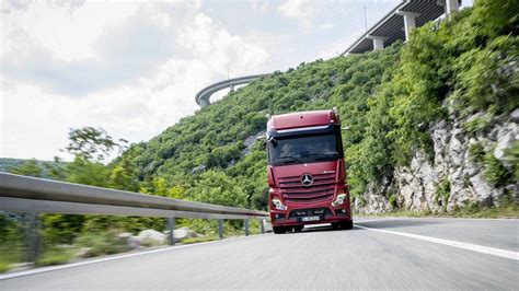 New Mercedes Actros Ditches Conventional Mirrors For Cameras