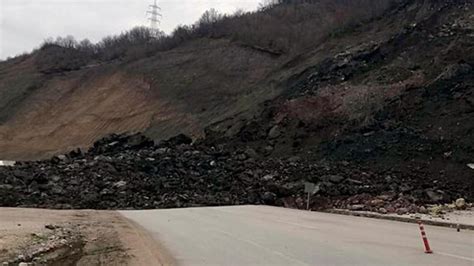 Tokat ta heyelan nedeniyle karayolu kapandı Son Dakika Haberleri