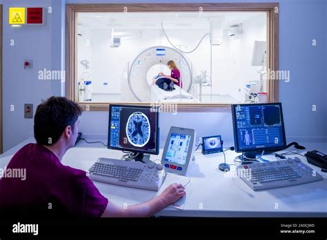 Affichage D Un Radiographe Ct Scan Affichage D Un Radiographe Cerveau