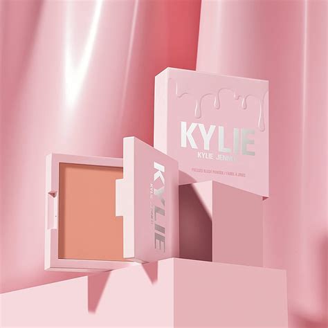 Køb Pressed Blush Powder 335 Baddie On The Block Fra Kylie By Kylie