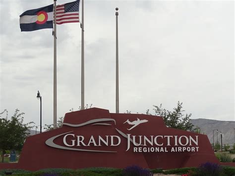 Grand Junction Airport Parking Guide | GJT parking cost & more