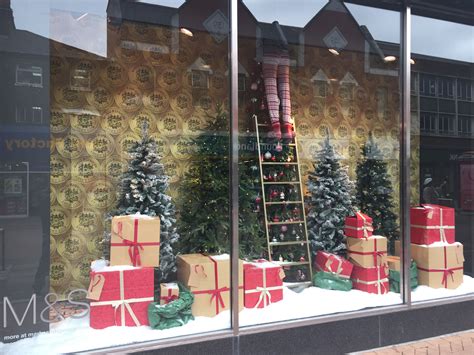 7 think outside the box strategies awesome retail holiday window