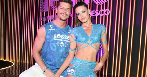 Fotos Camila Queiroz Sem Calcinha Atriz Dispensa Lingerie Em Look Ousado E Ganha M O Boba Do