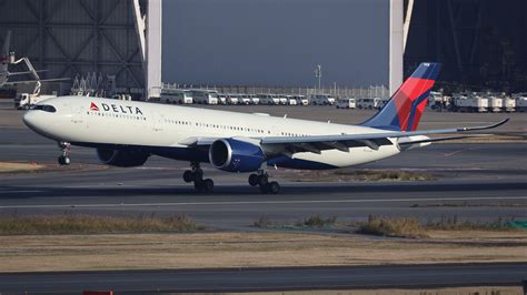 How Delta Air Lines' New Cups Can Cut 7 Million Pounds Of Single-Use ...