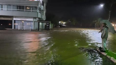 Tempestade Com Queda De Granizo Danifica Casas Derruba árvores E