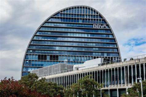 Competencia Lleva La Opa De Bbva Sobre Sabadell A Fase Y Complica El