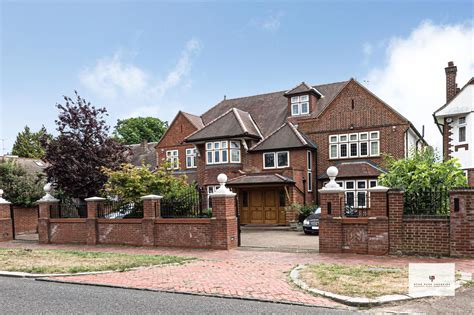 6 Bed Detached House For Sale In Broad Walk Winchmore Hill London N21