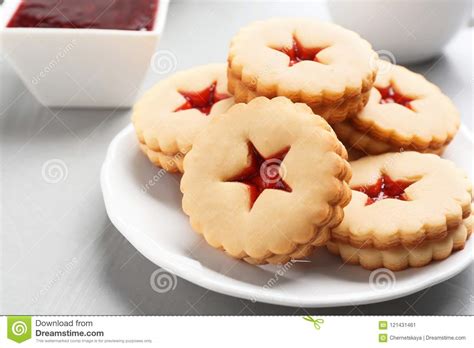 Cookies Tradicionais De Linzer Do Natal Ja Doce Imagem De Stock