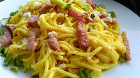 Špagety na způsob carbonara s feta sýrem fotografie 2 TopRecepty cz