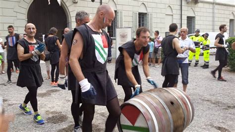 Palio Dei Castelli La Corsa Delle Botti Varesenews Foto