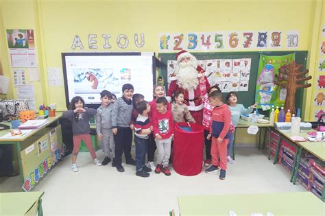 Pap Noel Visita A Los Escolares Del Colegio De Benz