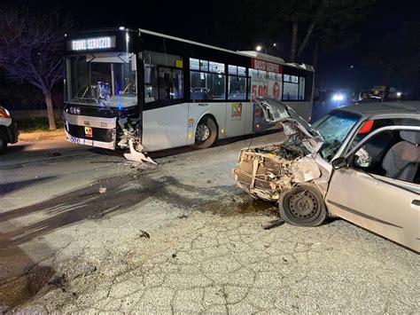 Tragedia a Latina si schianta contro un bus la vittima è il enne Marco Marini
