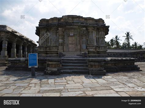 The Compact And Ornate Veeranarayana Temple Chennakeshava Temple