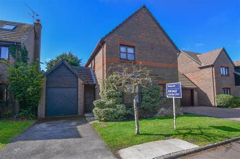 Wokingham Berkshire Rg40 3 Bed Detached House £635 000