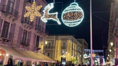 Prime Luci Natalizie A Catania Le Luminarie Di Via Etnea E Lalbero Di