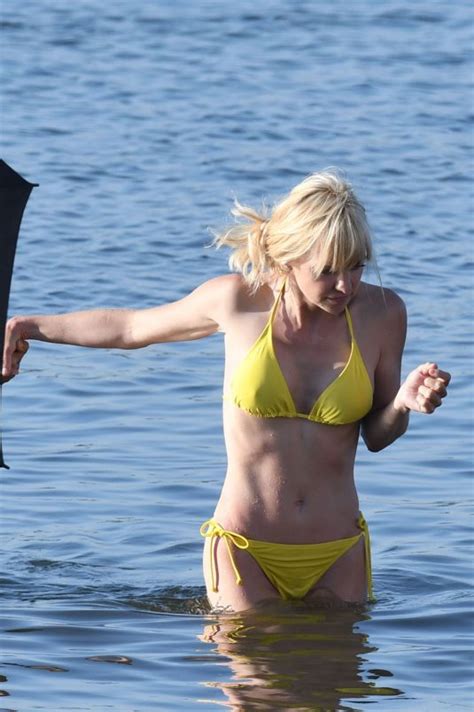 Anna Faris In Bikini On The Set Of Overboard Remake In Vancouver 06 28