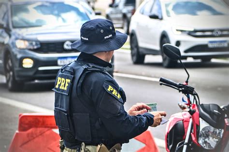 Itabaiana Motociclista é flagrado pela PRF SE dirigindo CNH