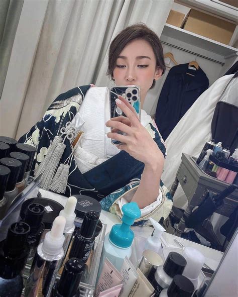 里海さんのインスタグラム写真 里海instagram「撮影で和装を👘 和装って素敵だけど すごく苦しくて 昔からやはりチョット長く着る