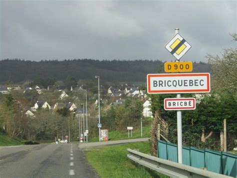 Dans Cette Commune De La Manche Les Panneaux Dentr E Dans La Ville