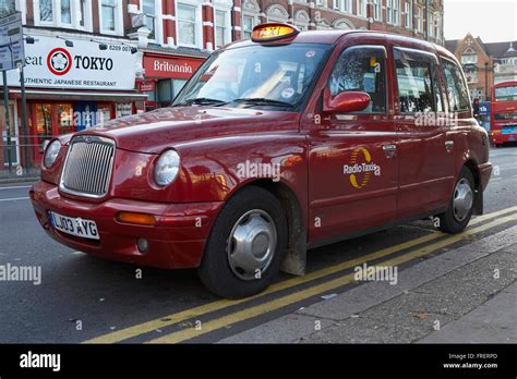 Red london taxi hi-res stock photography and images - Alamy