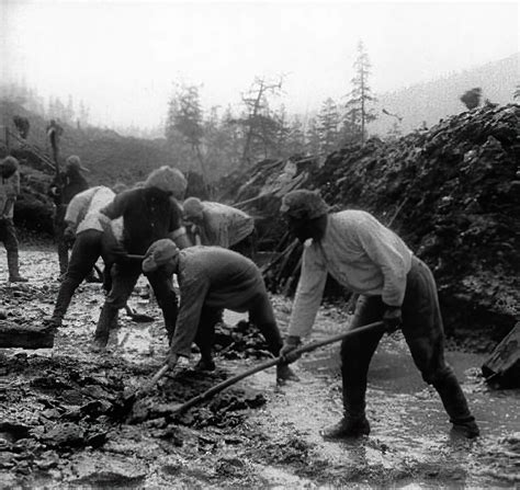 The horrors of the USSR’s ‘Road of Bones’ (PHOTOS) - Russia Beyond