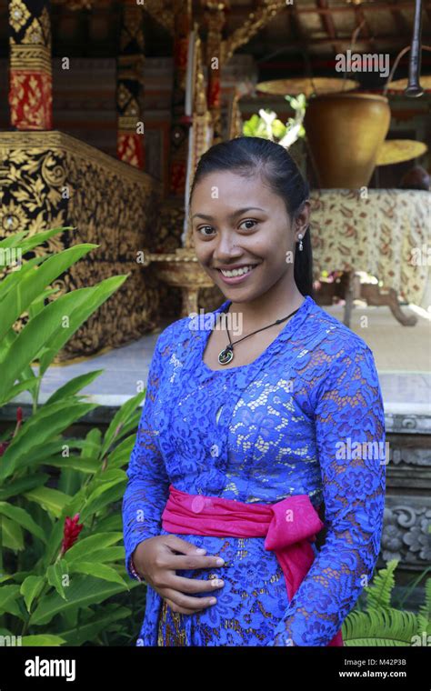 Balinese Girl Hi Res Stock Photography And Images Alamy