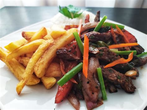 Lomo Saltado Peruano - Peruvian "Lomo Saltado" (Stir-Fry Beef)