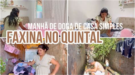 Faxina No Quintal Manh Tranquila De Dona De Casa Simples Cuidando