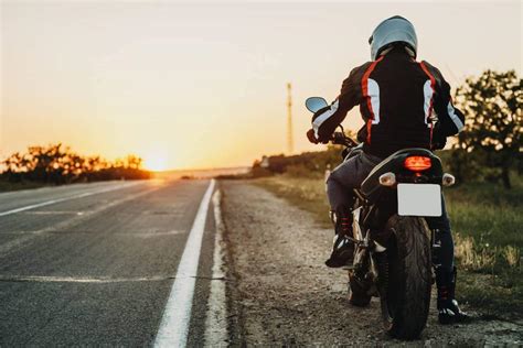 Les équipements indispensables pour rouler en moto Auto Moto