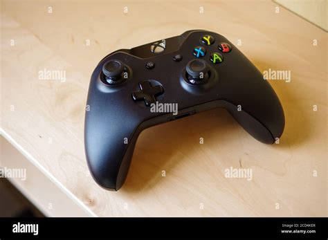 Xbox black wireless controller Stock Photo - Alamy