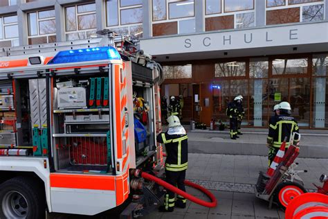 Feuerwehreinsatz In Leipzig 280 Kinder Wegen Brand In Keller Von