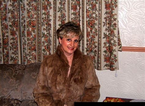 Amateur Mature Milf Short Hair 021 001 29853651463 O 1600x1200 Porn Pic