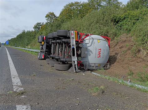 Verkehrsunfall Mit Umgest Rztem Lkw Auf Der A Bg Press