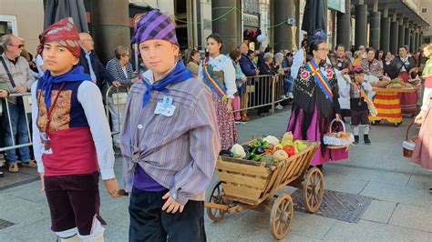 Fotos De La Ofrenda De Frutos A La Virgen Del Pilar En Zaragoza Im Genes