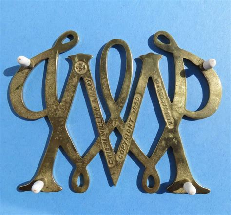 Vintage Vmc Virginia Metalcrafters William Mary Cypher Brass Trivet