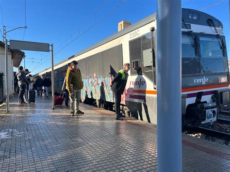 Renfe Se Supera Horas De Retraso En La Llegada A Monz N Y